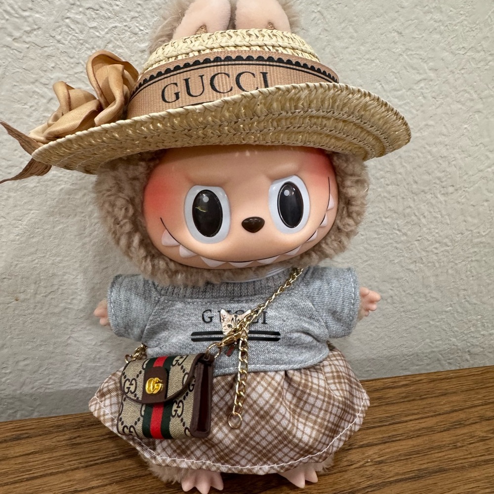 GG outfit with hat and luxury bag